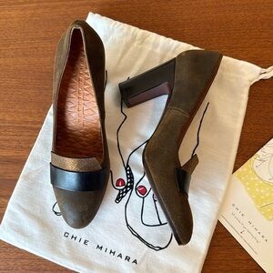 new Chie Mihara “Edela-C” Suede Mid-Heel Pumps in Size 9